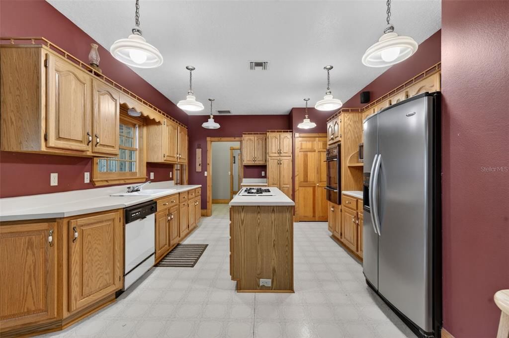 For Sale: $899,900 (4 beds, 2 baths, 3110 Square Feet)