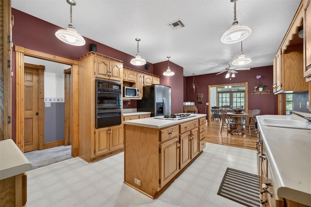 For Sale: $899,900 (4 beds, 2 baths, 3110 Square Feet)