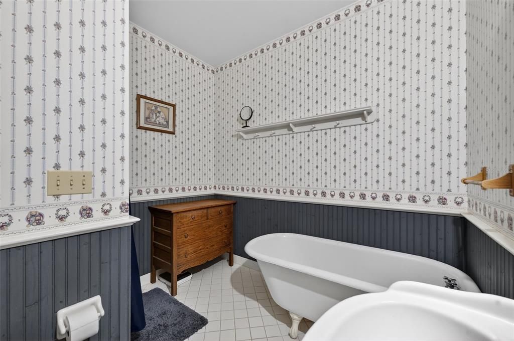 For Sale: $899,900 (4 beds, 2 baths, 3110 Square Feet)