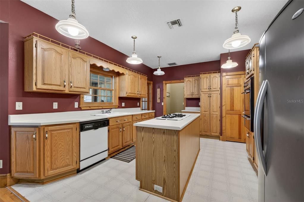 For Sale: $899,900 (4 beds, 2 baths, 3110 Square Feet)