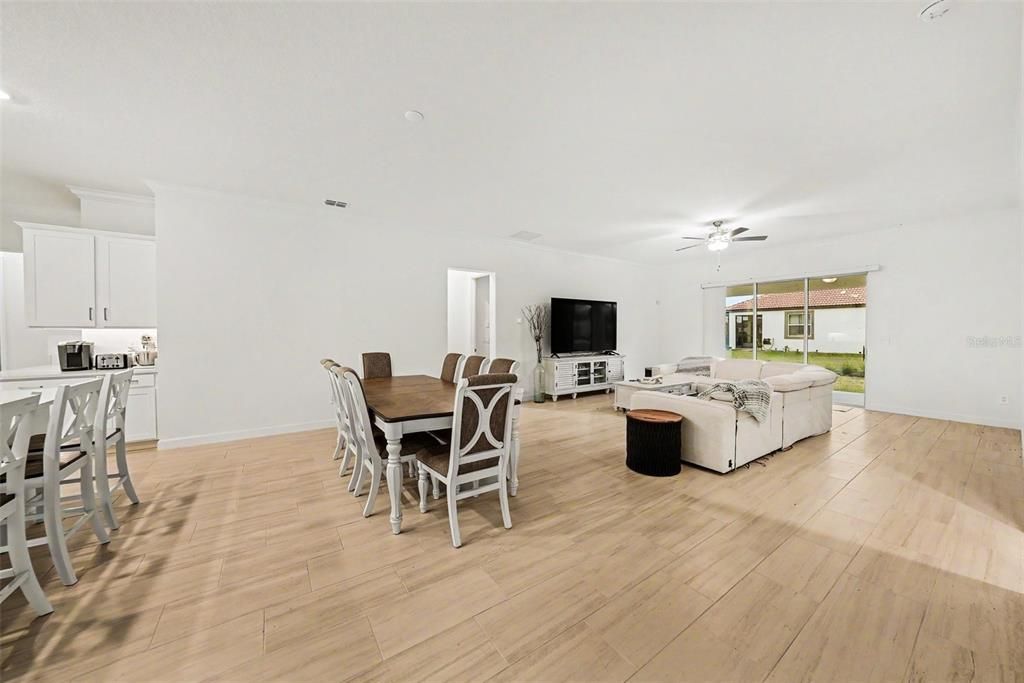 For Sale: $490,000 (3 beds, 3 baths, 2651 Square Feet)
