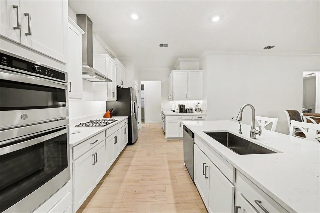 For Sale: $490,000 (3 beds, 3 baths, 2651 Square Feet)
