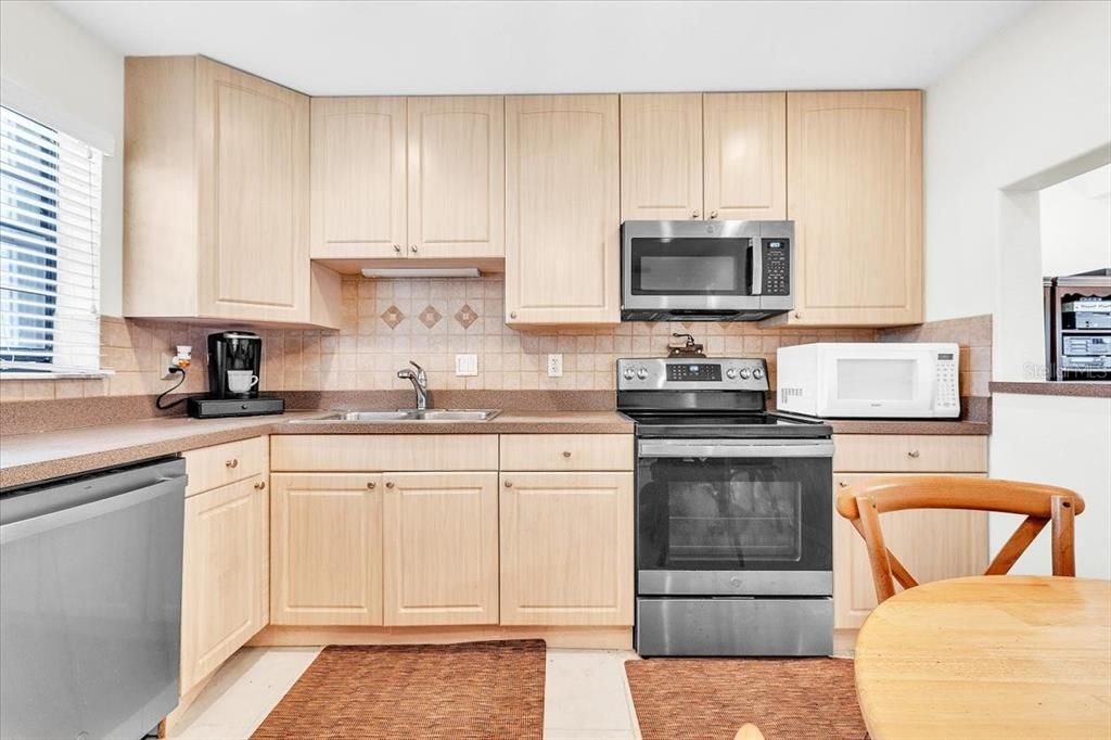 En Venta: $340,000 (3 camas, 2 baños, 1384 Pies cuadrados)