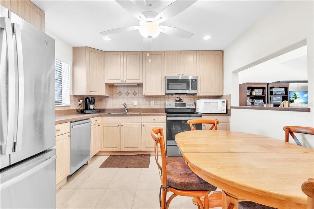 En Venta: $340,000 (3 camas, 2 baños, 1384 Pies cuadrados)