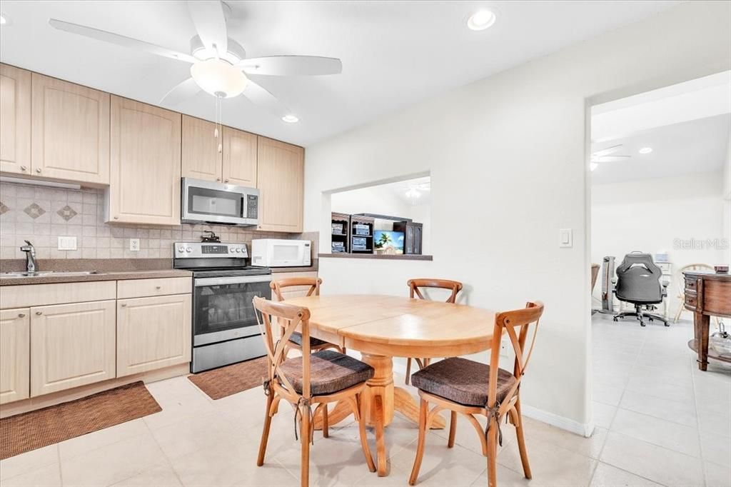 En Venta: $340,000 (3 camas, 2 baños, 1384 Pies cuadrados)