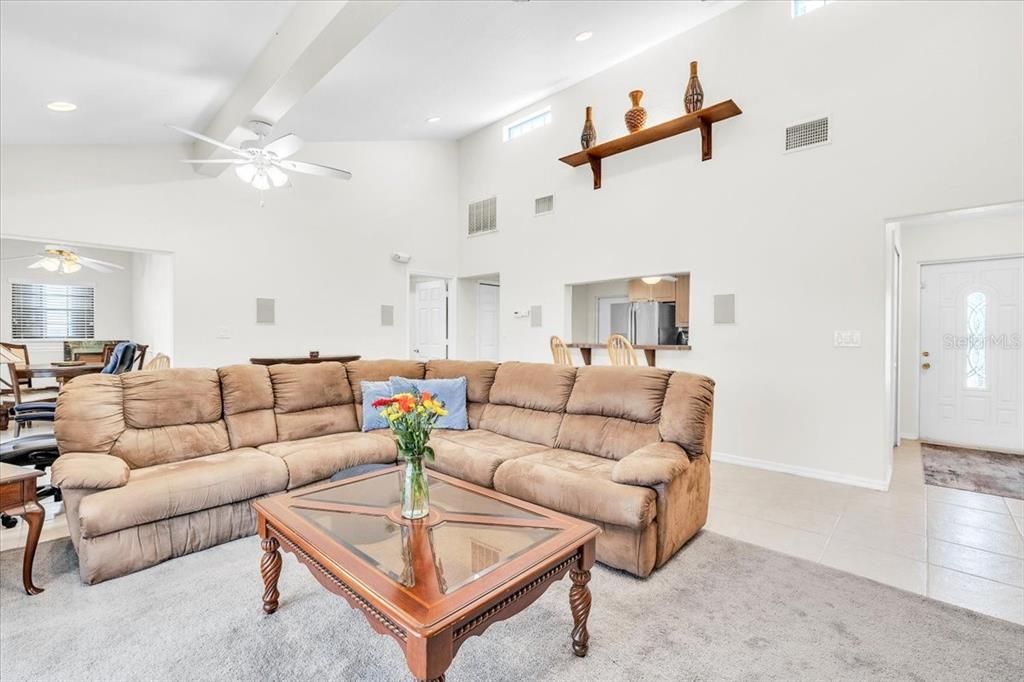 En Venta: $340,000 (3 camas, 2 baños, 1384 Pies cuadrados)