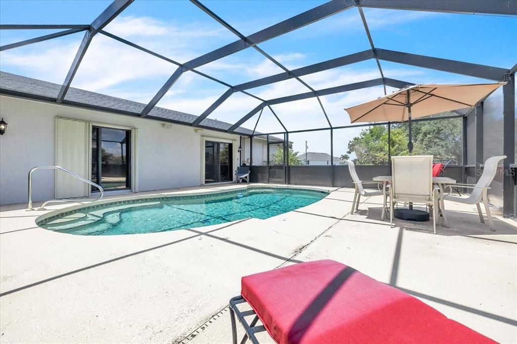 En Venta: $340,000 (3 camas, 2 baños, 1384 Pies cuadrados)