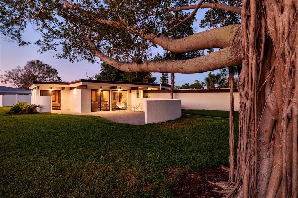For Sale: $739,500 (2 beds, 2 baths, 1395 Square Feet)