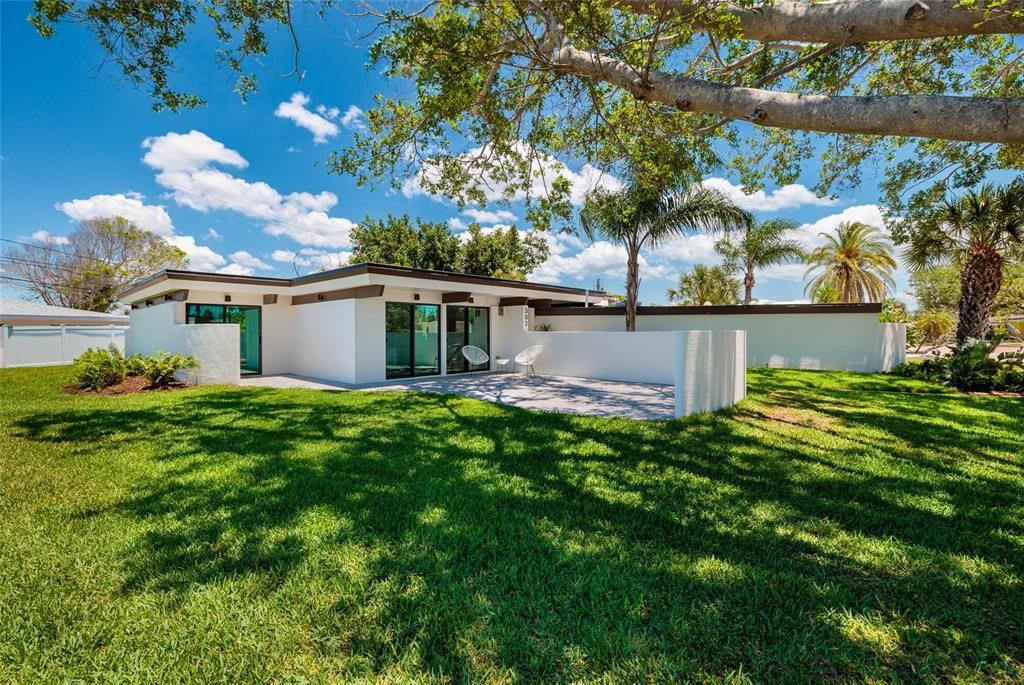 For Sale: $739,500 (2 beds, 2 baths, 1395 Square Feet)