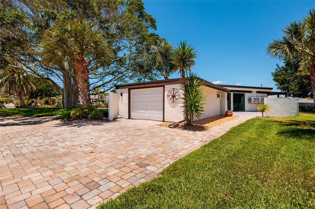 For Sale: $739,500 (2 beds, 2 baths, 1395 Square Feet)