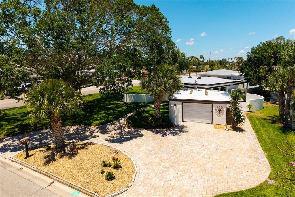 For Sale: $739,500 (2 beds, 2 baths, 1395 Square Feet)