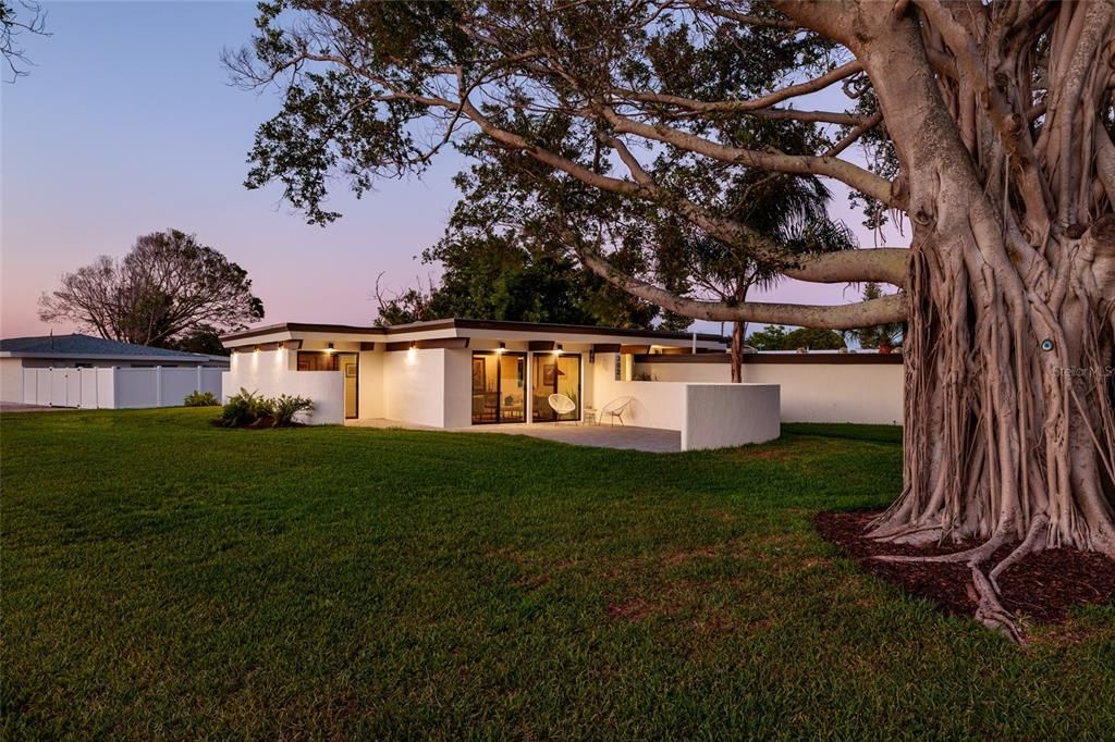 For Sale: $739,500 (2 beds, 2 baths, 1395 Square Feet)