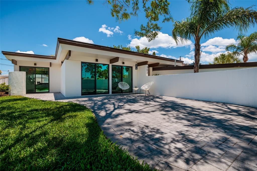 For Sale: $739,500 (2 beds, 2 baths, 1395 Square Feet)