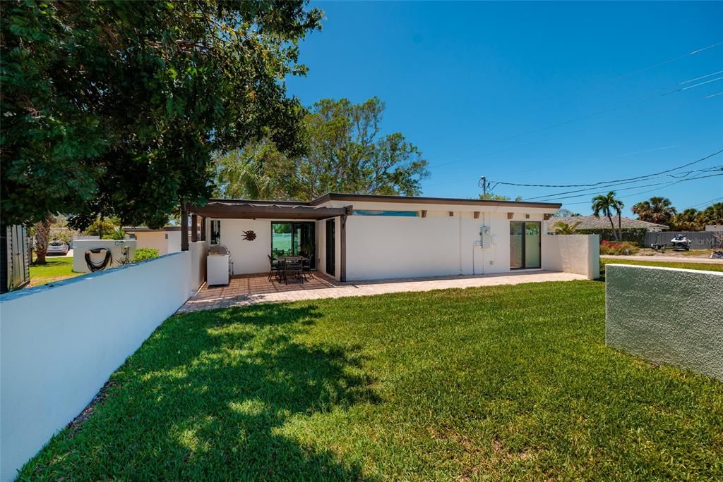 For Sale: $739,500 (2 beds, 2 baths, 1395 Square Feet)