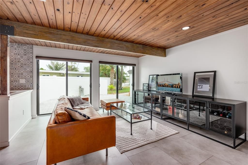 For Sale: $739,500 (2 beds, 2 baths, 1395 Square Feet)