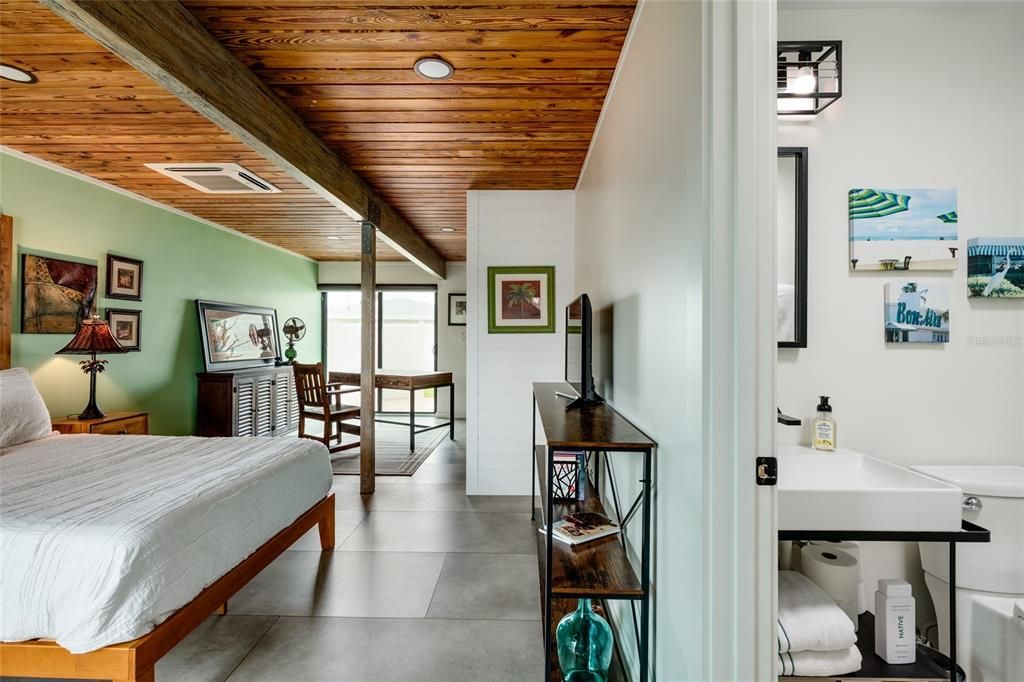 For Sale: $739,500 (2 beds, 2 baths, 1395 Square Feet)
