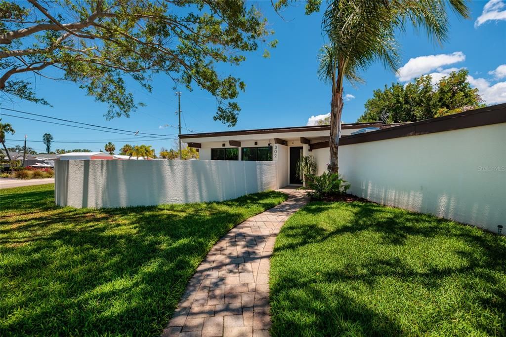 For Sale: $739,500 (2 beds, 2 baths, 1395 Square Feet)