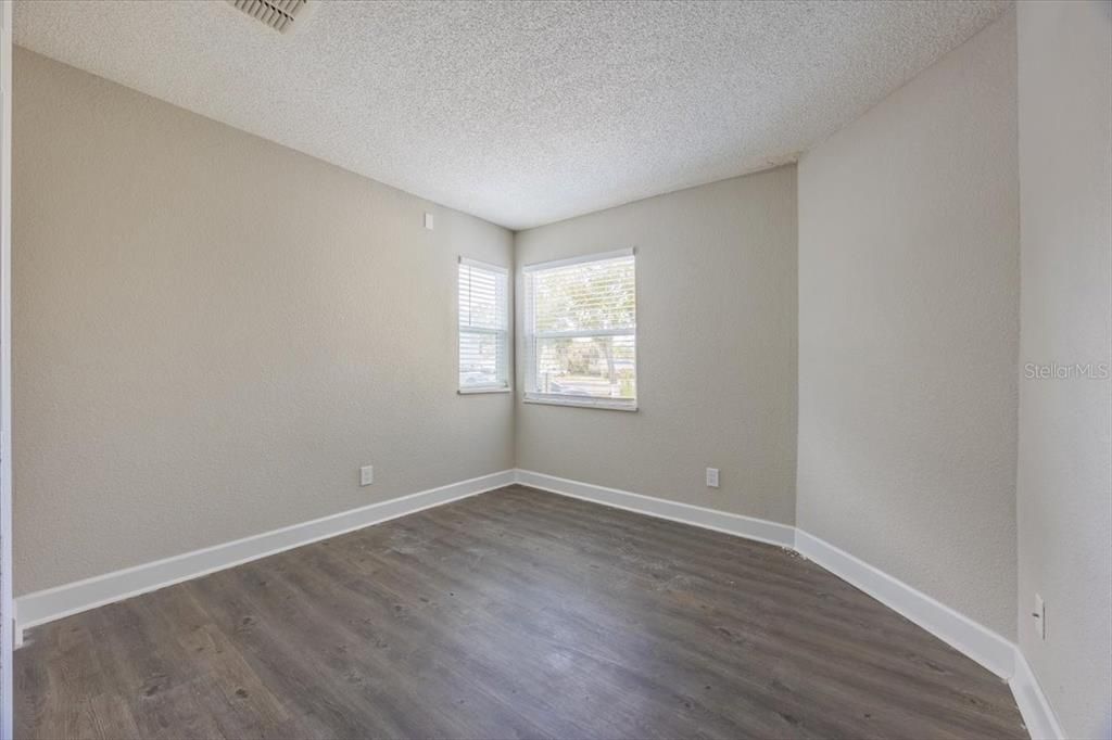 For Sale: $132,000 (2 beds, 2 baths, 900 Square Feet)
