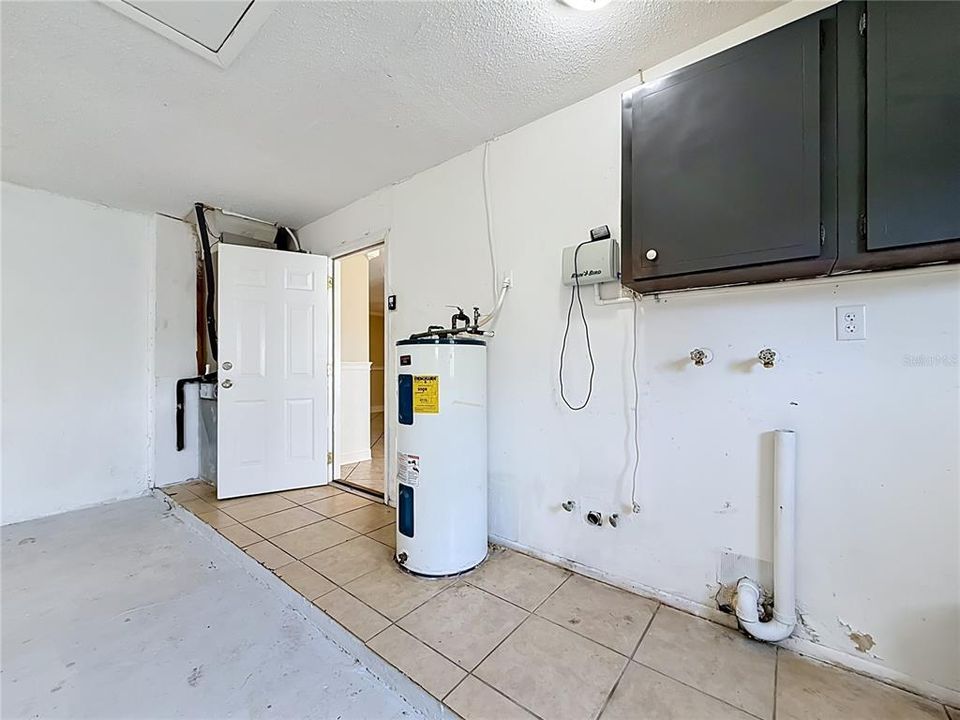 На продажу: $365,000 (4 спален, 2 ванн, 1570 Квадратных фут)