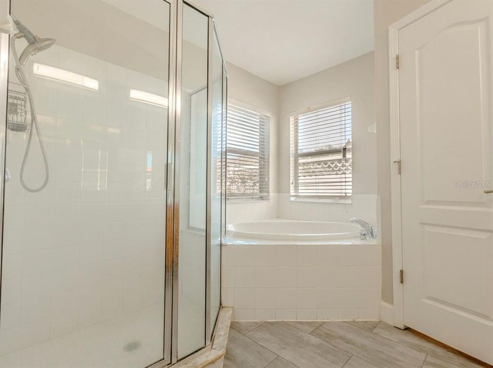En Venta: $365,000 (4 camas, 2 baños, 2010 Pies cuadrados)