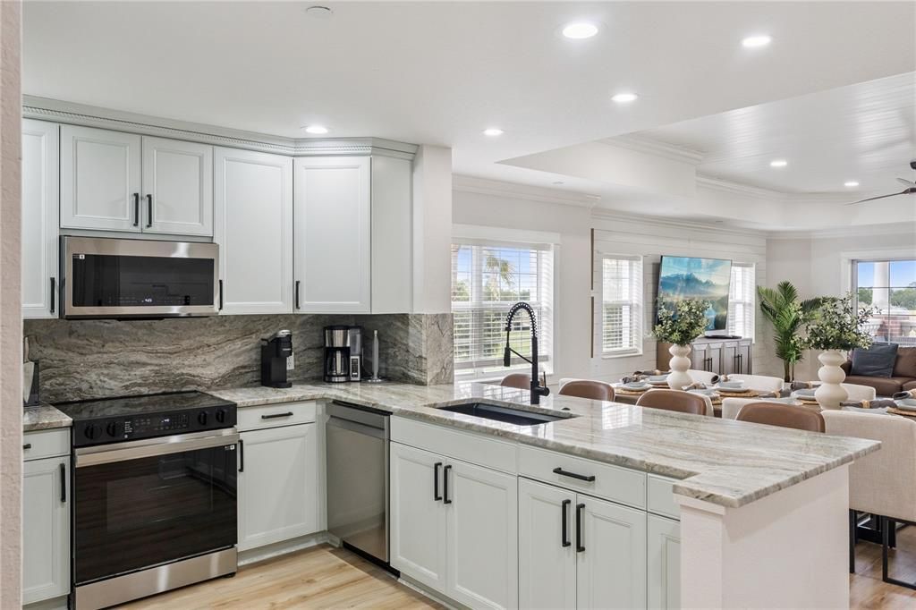 For Sale: $409,900 (3 beds, 3 baths, 1755 Square Feet)