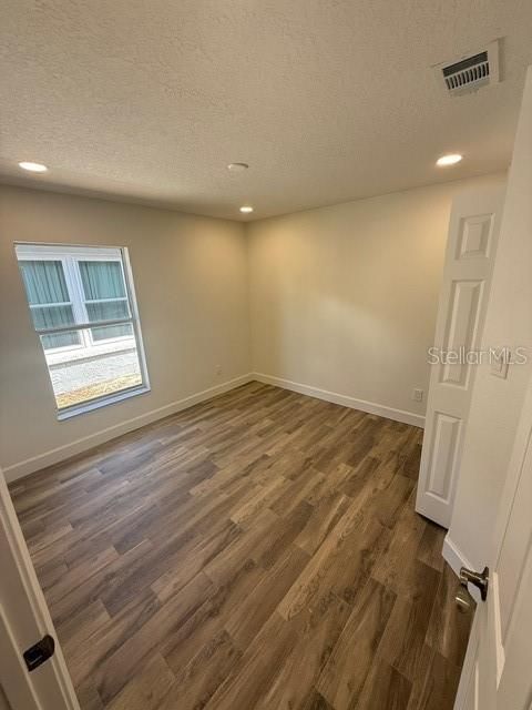 For Sale: $349,900 (3 beds, 2 baths, 1161 Square Feet)