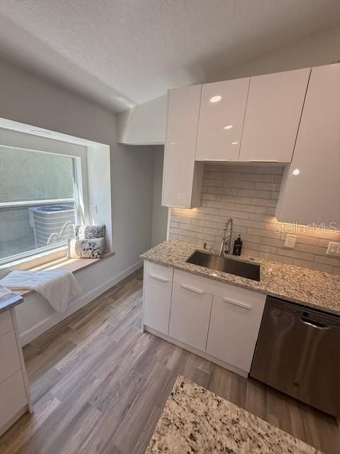 For Sale: $349,900 (3 beds, 2 baths, 1161 Square Feet)