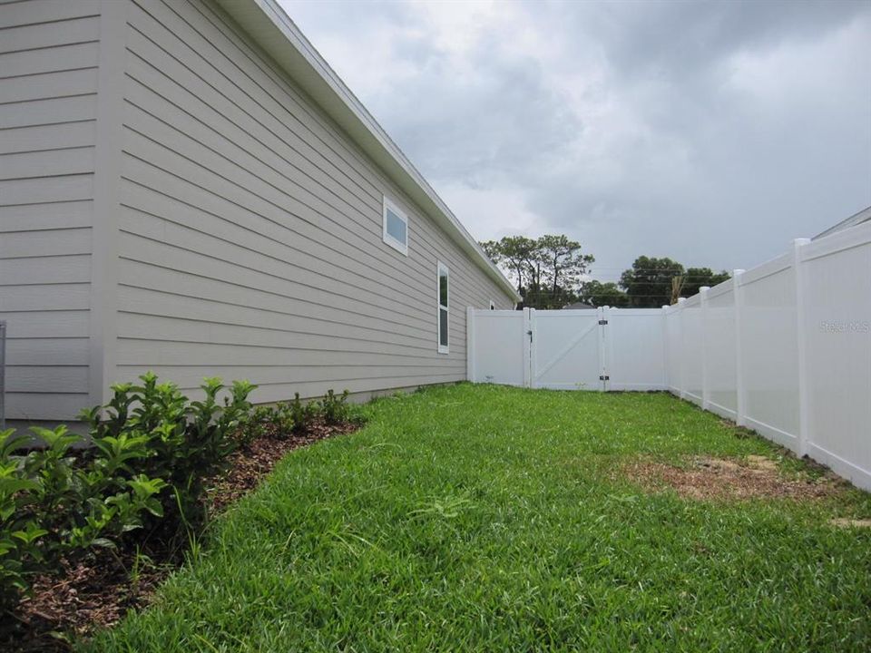 For Rent: $2,200 (3 beds, 2 baths, 1740 Square Feet)