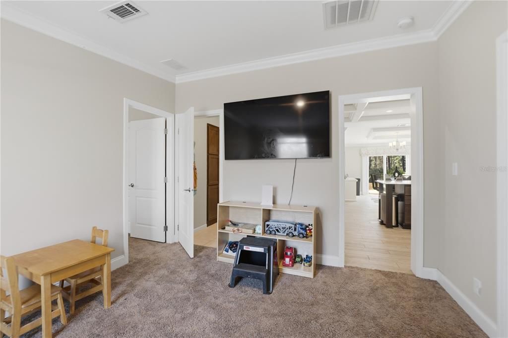 For Sale: $710,000 (4 beds, 3 baths, 2594 Square Feet)