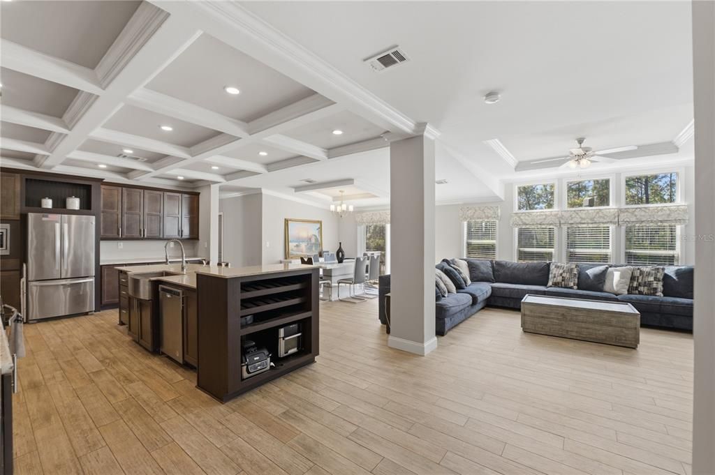For Sale: $710,000 (4 beds, 3 baths, 2594 Square Feet)