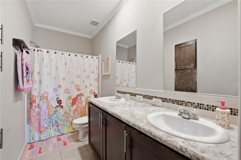 For Sale: $710,000 (4 beds, 3 baths, 2594 Square Feet)