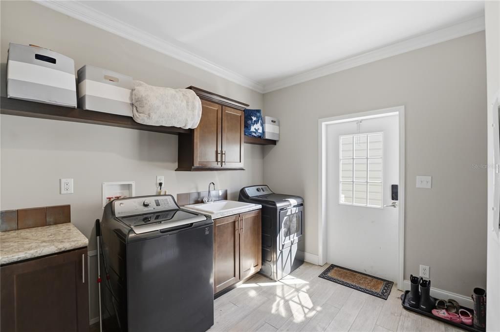 For Sale: $710,000 (4 beds, 3 baths, 2594 Square Feet)
