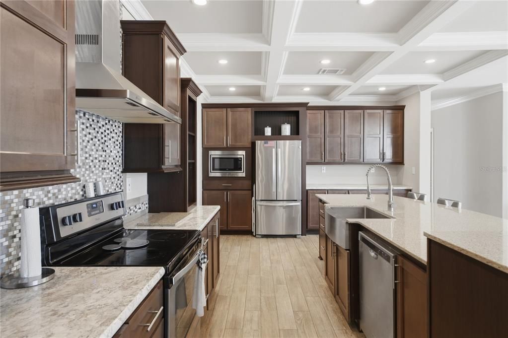 For Sale: $710,000 (4 beds, 3 baths, 2594 Square Feet)