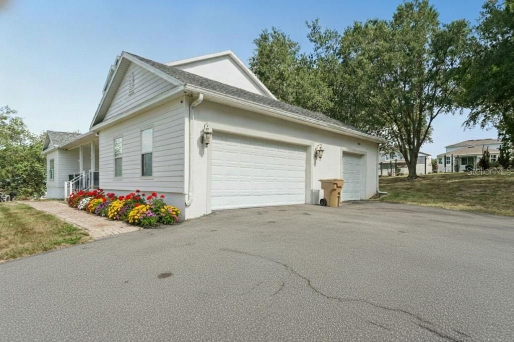 Active With Contract: $459,990 (3 beds, 2 baths, 2388 Square Feet)