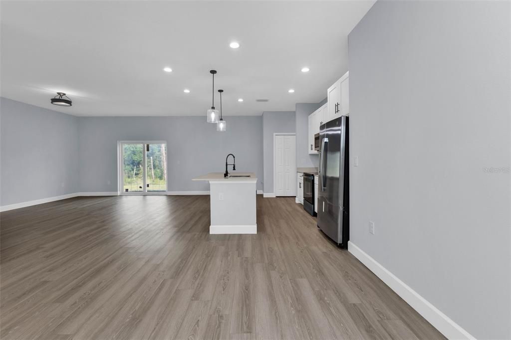 En Venta: $339,900 (4 camas, 2 baños, 1663 Pies cuadrados)