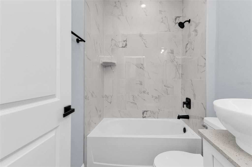 En Venta: $339,900 (4 camas, 2 baños, 1663 Pies cuadrados)
