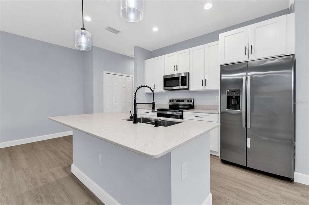 En Venta: $339,900 (4 camas, 2 baños, 1663 Pies cuadrados)