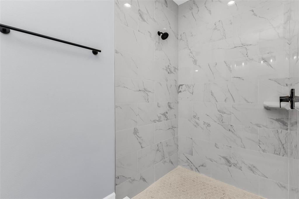 En Venta: $339,900 (4 camas, 2 baños, 1663 Pies cuadrados)