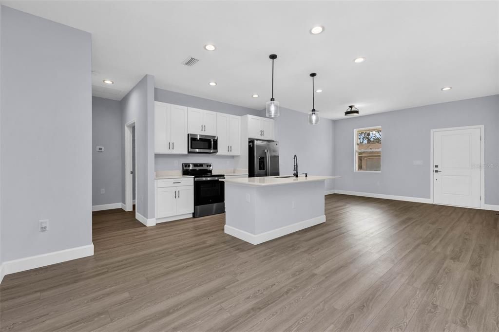 En Venta: $339,900 (4 camas, 2 baños, 1663 Pies cuadrados)