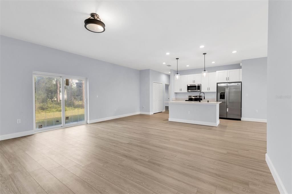 En Venta: $339,900 (4 camas, 2 baños, 1663 Pies cuadrados)