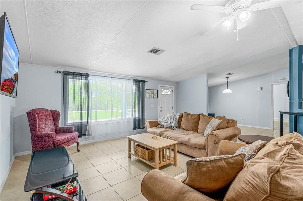 For Sale: $389,000 (3 beds, 2 baths, 1620 Square Feet)