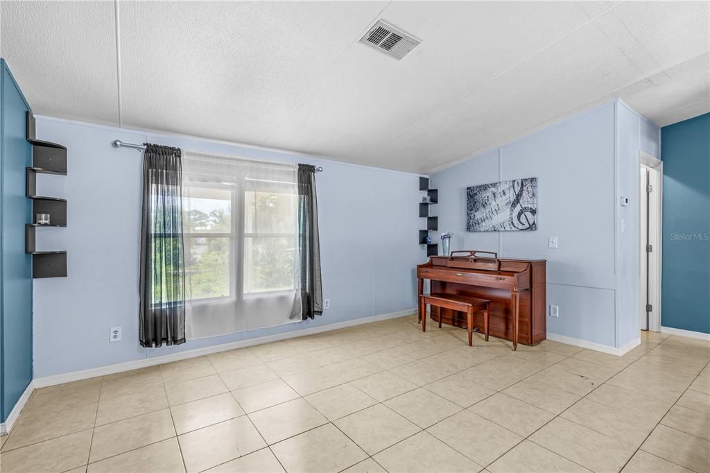 For Sale: $389,000 (3 beds, 2 baths, 1620 Square Feet)