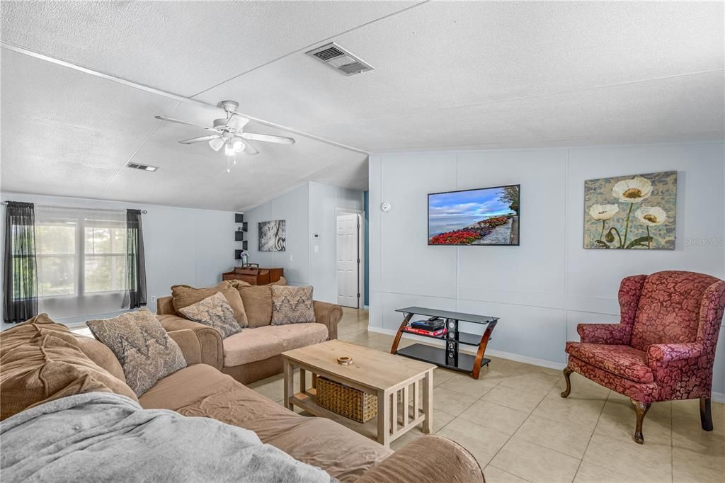 For Sale: $389,000 (3 beds, 2 baths, 1620 Square Feet)