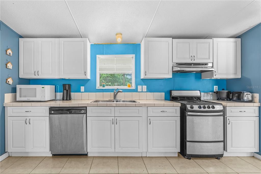For Sale: $389,000 (3 beds, 2 baths, 1620 Square Feet)