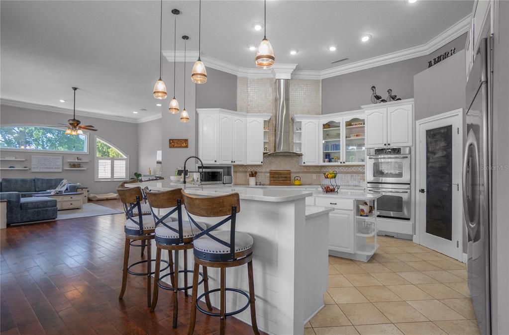 For Sale: $800,000 (5 beds, 4 baths, 4800 Square Feet)