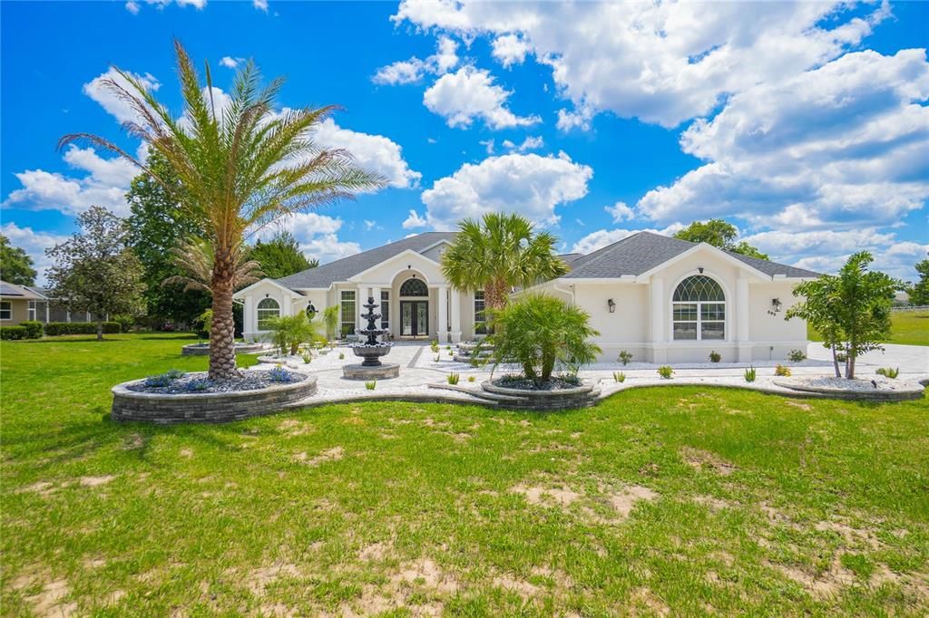 For Sale: $800,000 (5 beds, 4 baths, 4800 Square Feet)