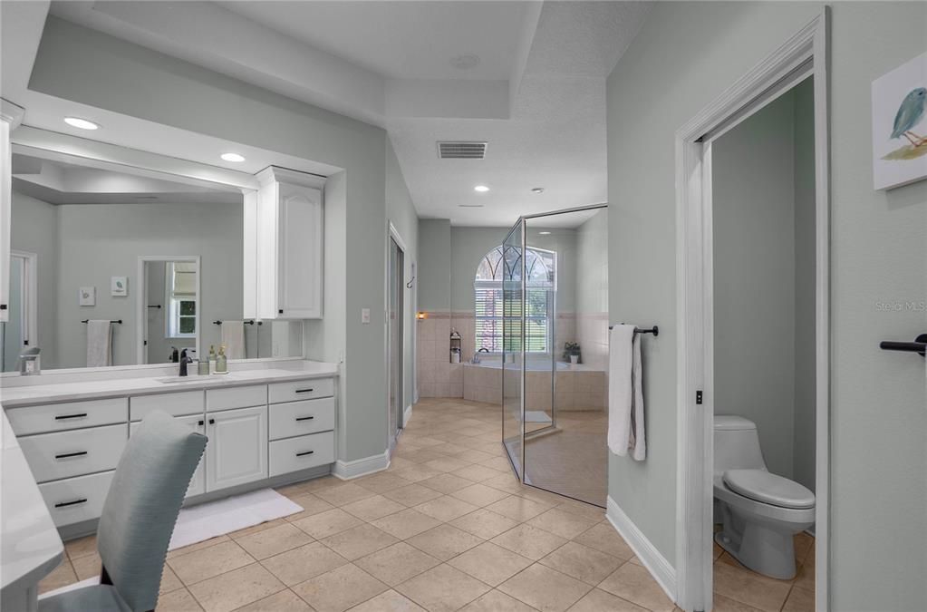 For Sale: $800,000 (5 beds, 4 baths, 4800 Square Feet)