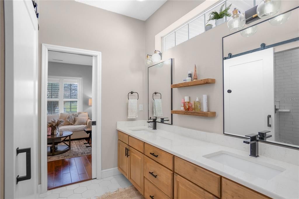 For Sale: $800,000 (5 beds, 4 baths, 4800 Square Feet)