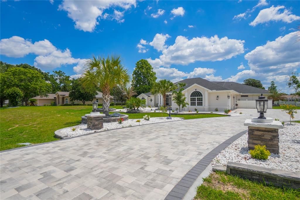 For Sale: $800,000 (5 beds, 4 baths, 4800 Square Feet)