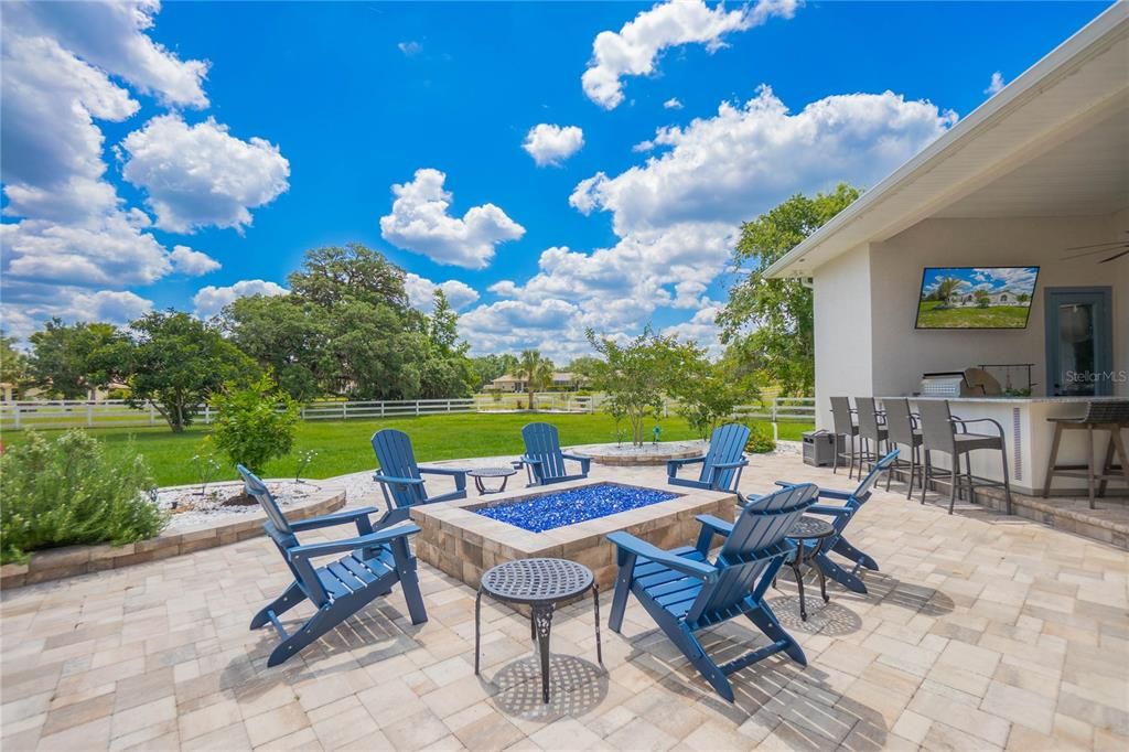 For Sale: $800,000 (5 beds, 4 baths, 4800 Square Feet)